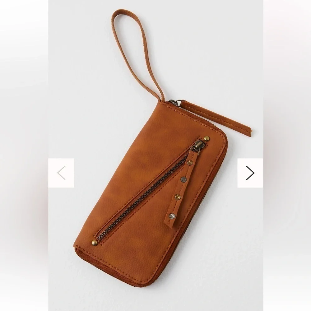 FREE PEOPLE VEGAN LEATHER ZIP AROUND WALLET BROWN NWT